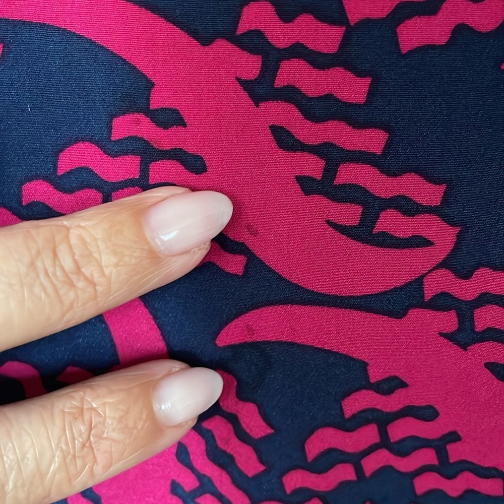 Diane Von Furstenberg Size 4 100% Silk Navy‎ and Pink Blouse - Picture 7 of 8